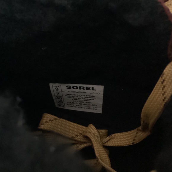 SOREL Out N' About III Conquest Waterproof Boot (Women), size 9 - Picture 9 of 10